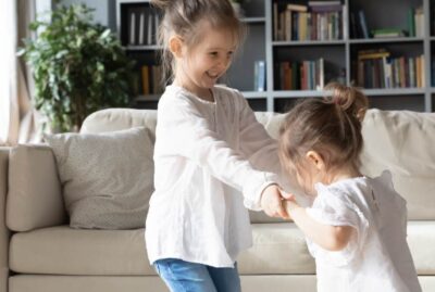 Niños en movimiento, niños felices